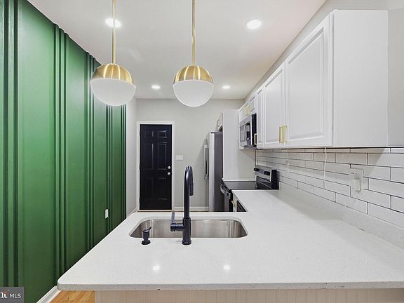 3rd image of 1134 N Fulton Ave