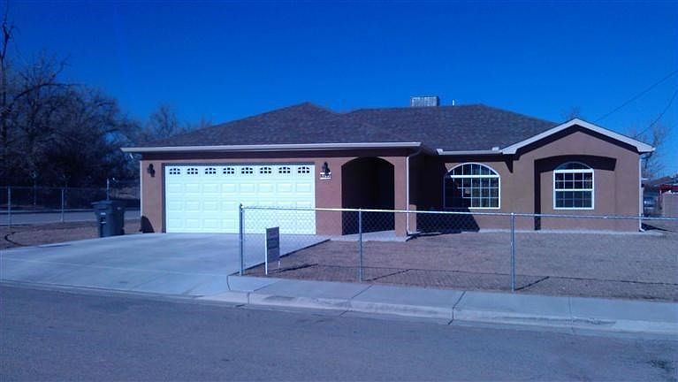 1st image of 822 Theresa Dr