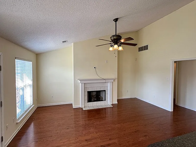 2525 Baird Dr — Photo 4