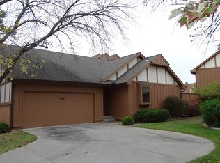 5634 SW Hawick Ln, Topeka, KS 66614