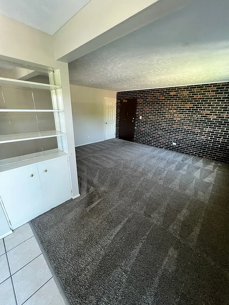 2 bed, 1.5 bath, 1000 sqft, $1,149 — Photo 4