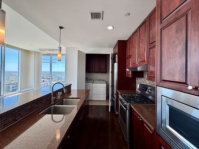 610 E Market St #2601 — Photo 4