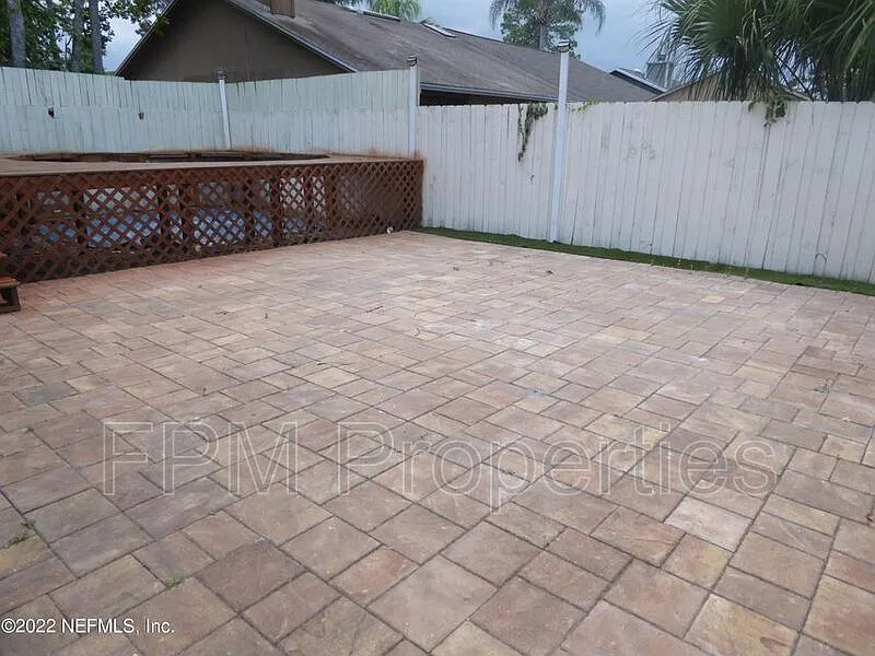 3 bed, 2.0 bath, 1190 sqft, $1,995 — Photo 3