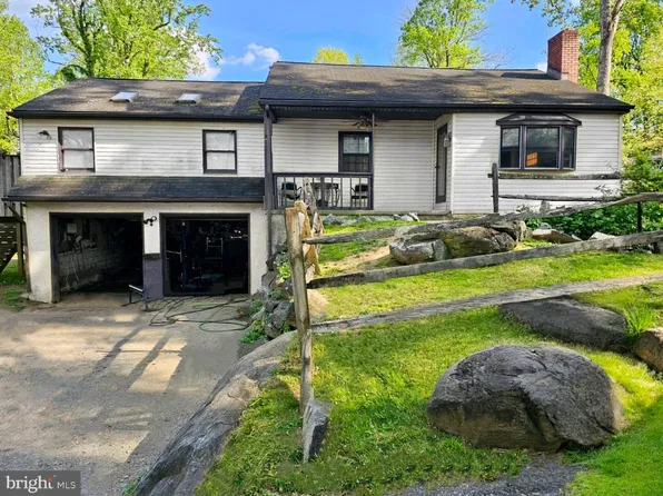 10 Walnut Rd, Newtown Square, PA 19073