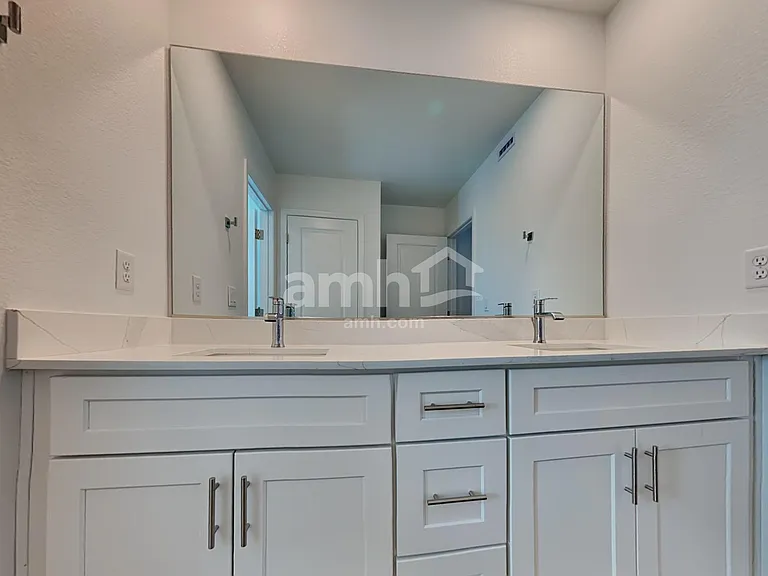 5856 Vaes Dothrak St — Photo 15