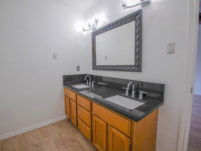 3634 Dexter Ave — Photo 8