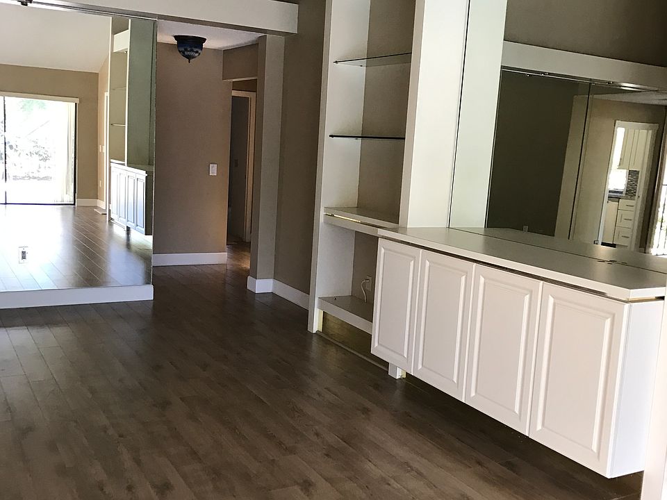 1st image of 226 River Park Dr