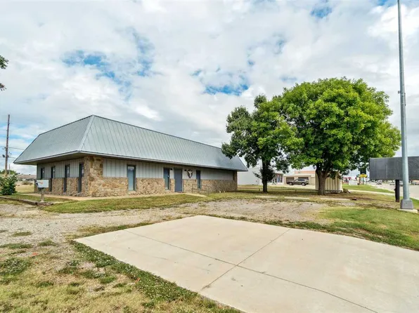 1236 E Main St, Cushing, OK 74023