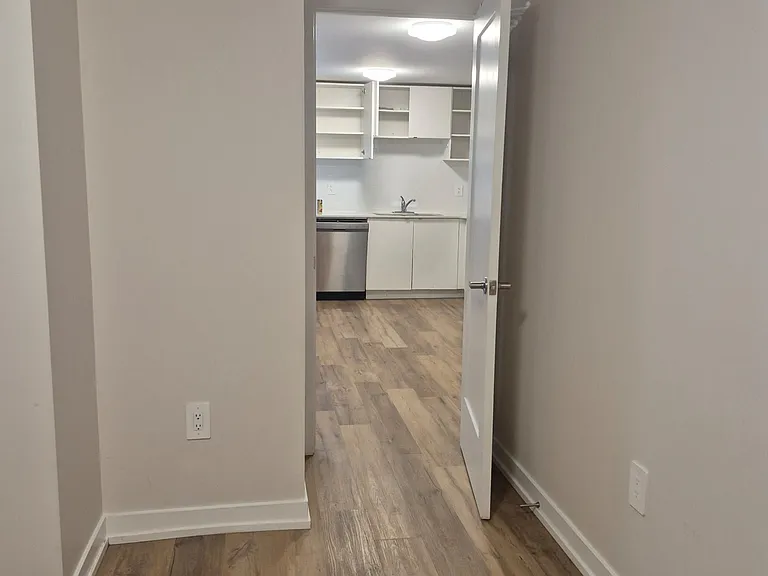 253 Dain Ave #BASEMENT — Photo 8