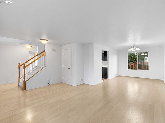5th image of 9218 NE 92nd St