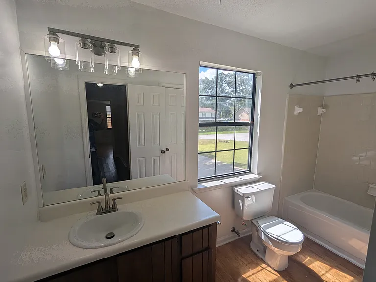 1410 Brittney Ln — Photo 17