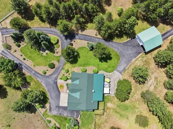 573 Tam Tam Dr, Sagle, ID 83860