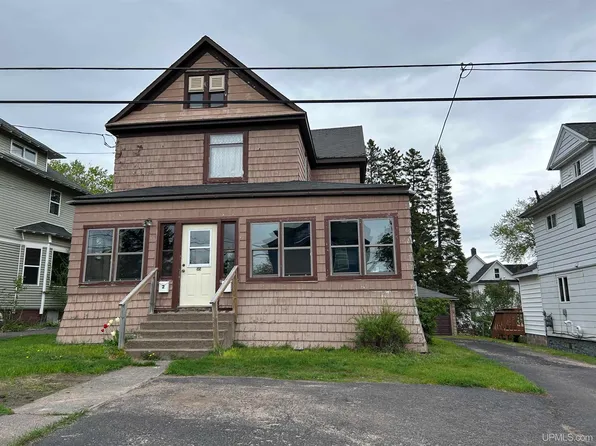 515 Emma Ave, Hancock, MI 49930