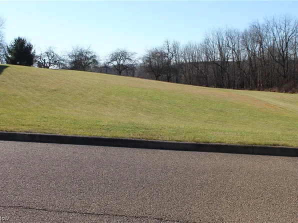 1005 Firman Dr SW, Sugarcreek, OH 44681