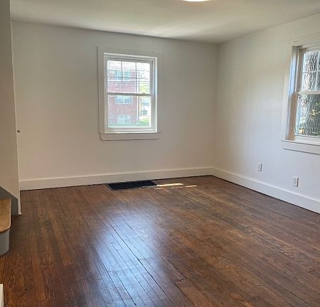 2nd image of 1461 Morris Ave #1L