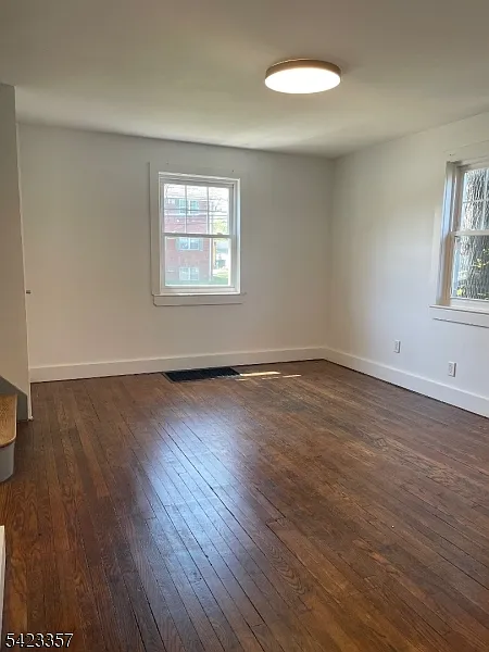 Building Photo - 1461 Morris Ave #1L