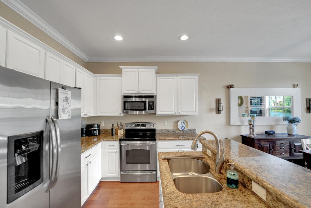 243 SW 7th Street, photo 8