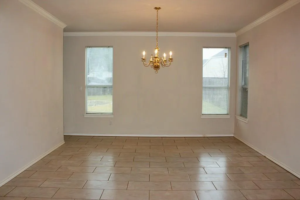 4 bed, 3.5 bath, 3987 sqft, $2,850 — Photo 3