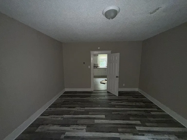 1057 College St — Photo 10