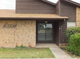 909 NE Rogers Ln APT 2, Lawton, OK 73507