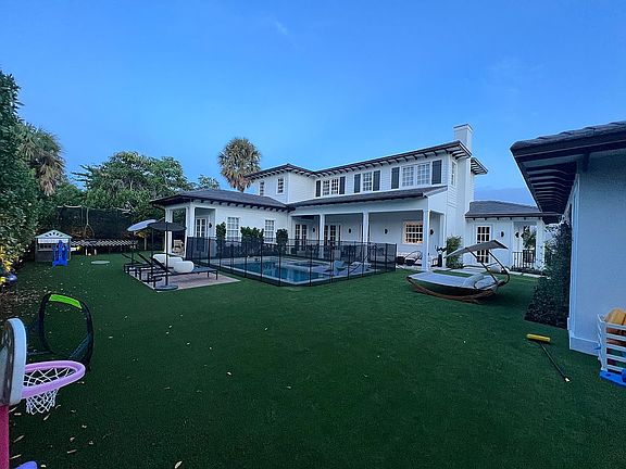 3rd image of 218 Edgewood Dr
