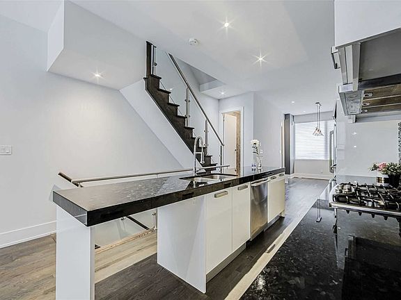 4th image of 82 Boulton Ave