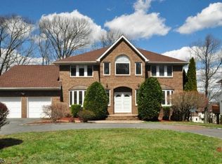 31 Continental Rd, Morris Plains, NJ 07950