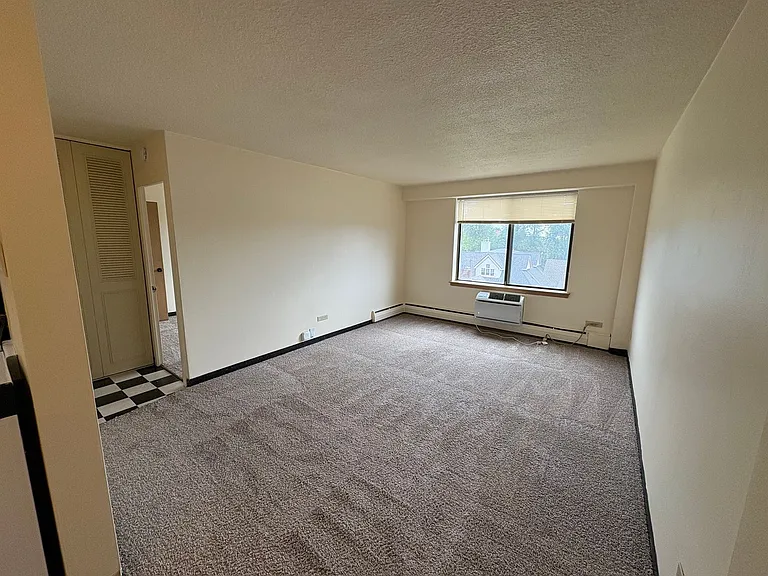 2233 N Summit Ave — Photo 19