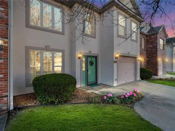 1205 Half Day Dr, Warrensburg, MO 64093