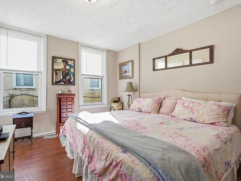 116 W Clement St — Photo 17
