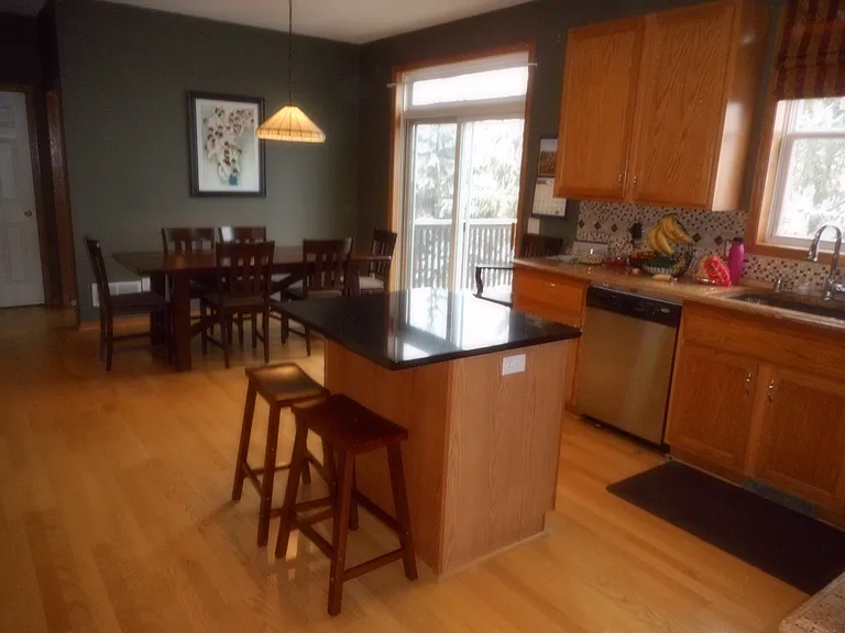 4915 Olive Ln N — Photo 2