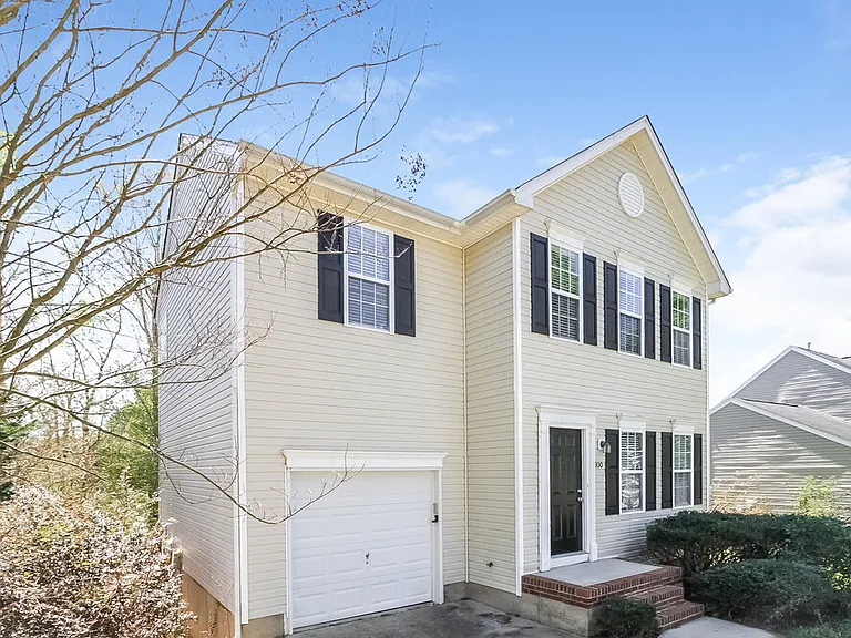 300 Creekview Dr — Photo 3