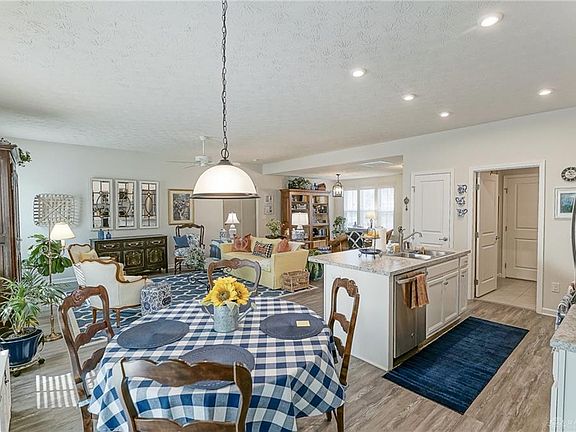 3rd image of 3630 Garrett Dr