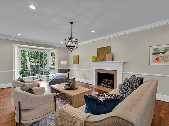 4th image of 410 Shannon Way