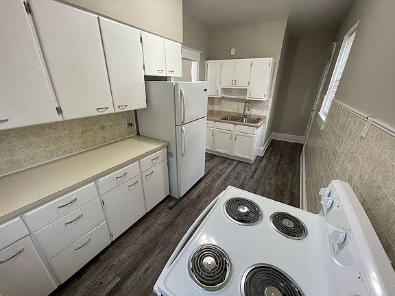3rd image of 1105 E Jefferson St APT 3