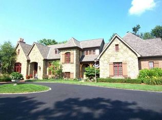 2692 Devils Backbone Rd, Cincinnati, OH 45233