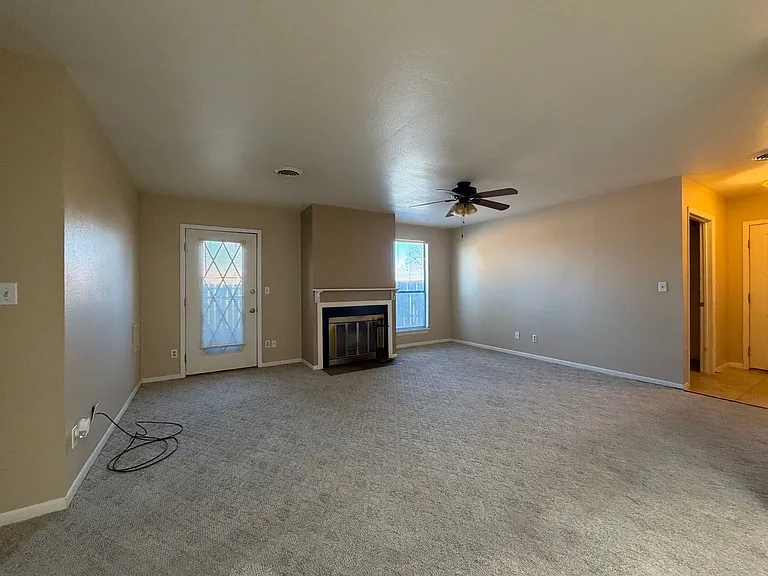 1014 Plaza Del Sol — Photo 3