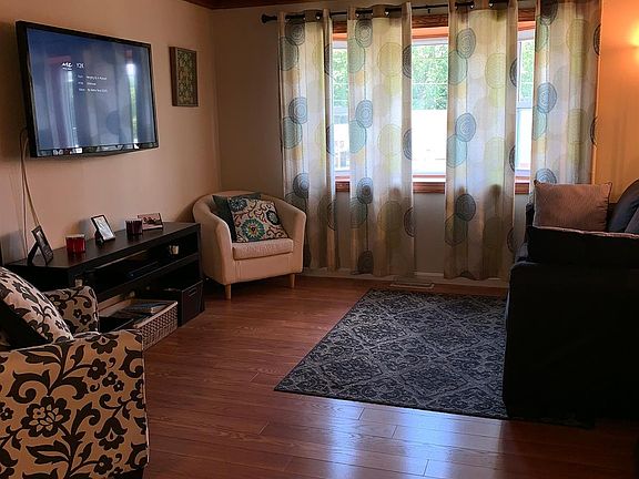 4th image of 10097 Menominee Dr