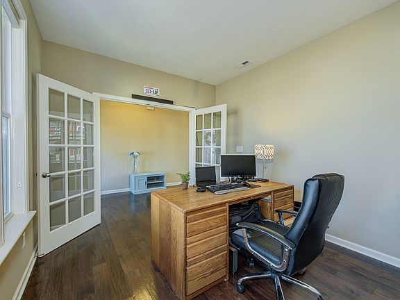 4th image of 7715 Eagle Point Cir