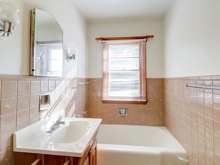 602 S Mattis Ave — Photo 13