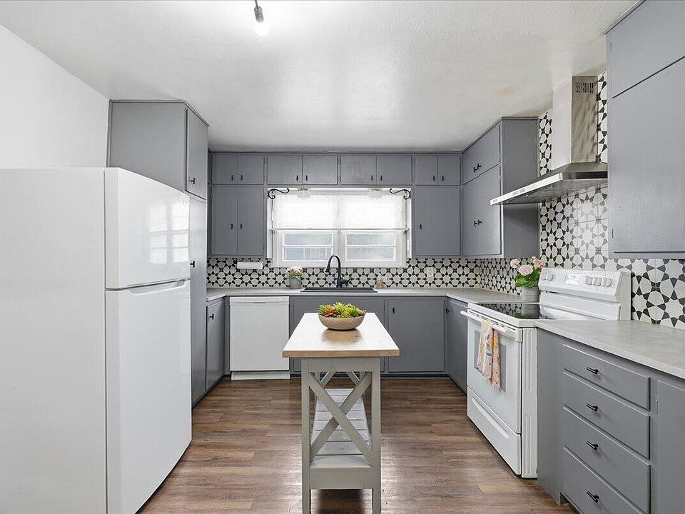 1st image of 2520 38th St
