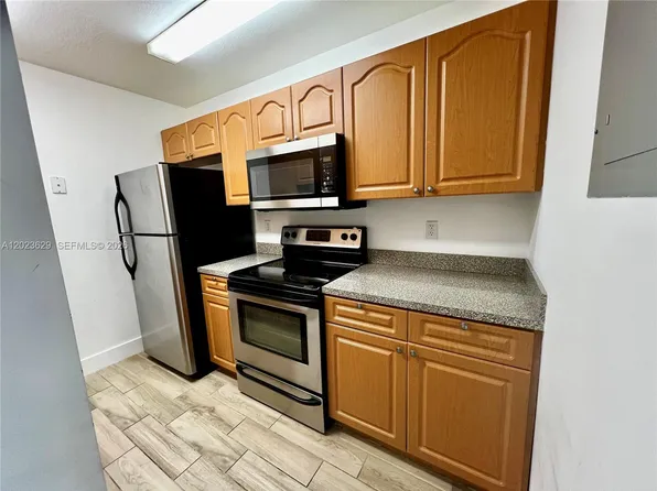 2982 NW 55th Ave APT 2C, Fort Lauderdale, FL 33313