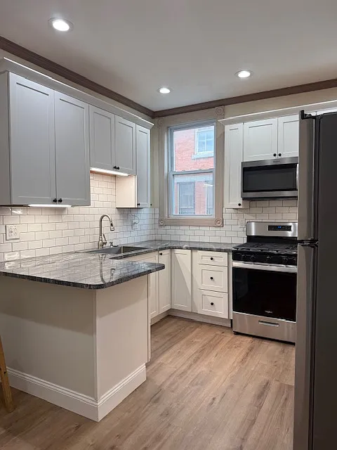2 bed, 1050 sqft, $1,700 — Photo 2