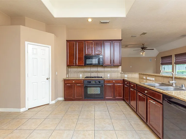 2201 Signal Hill Dr — Photo 24