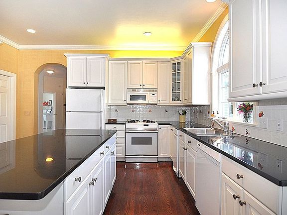 4th image of 85 Fernwood Dr