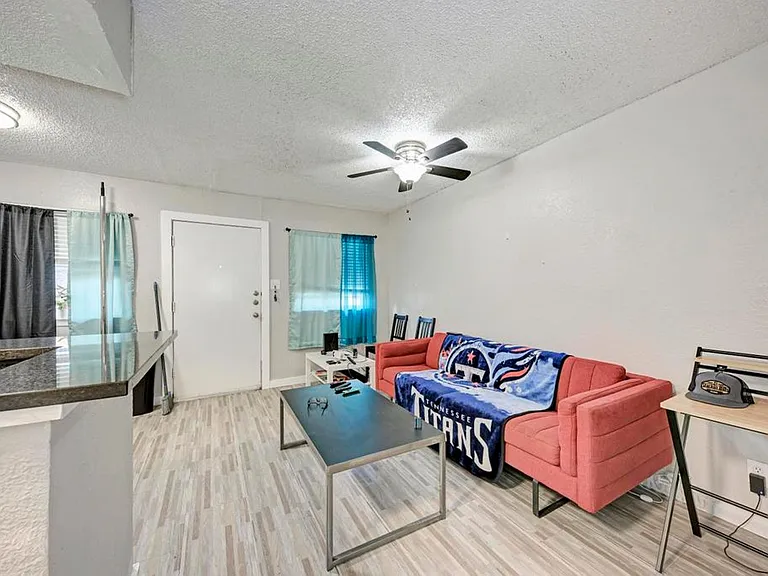 2401 Manor Rd #124 — Photo 13
