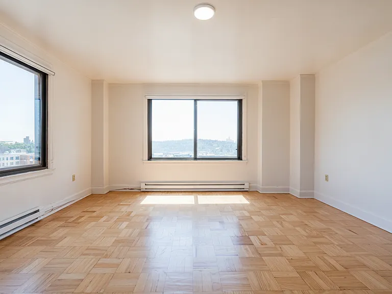 Comfortable Urban Living in a Classic Brick Building Near UW & Light Rail — Photo 6