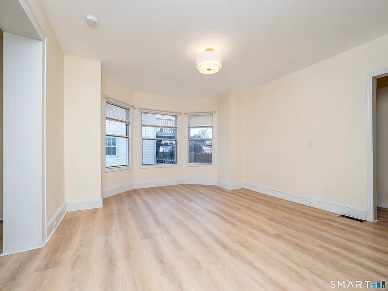 38 Gregory Blvd — Photo 9