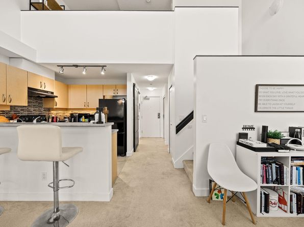 2 bedroom rental in Surrey — photo 9