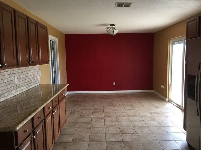3 bed, 1200 sqft, $1,550 — Photo 4